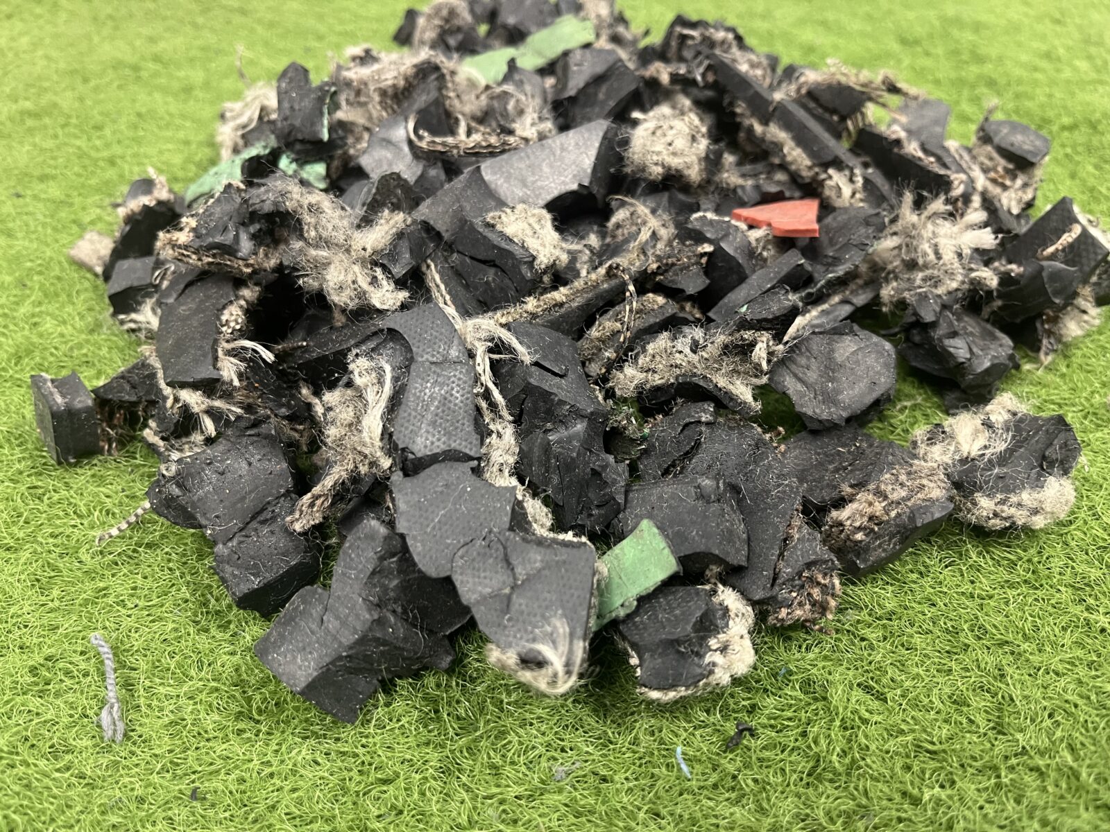 1 Tonne Bulk bag of Standard Rubber Play Grade Chippings Delivered England and Wales